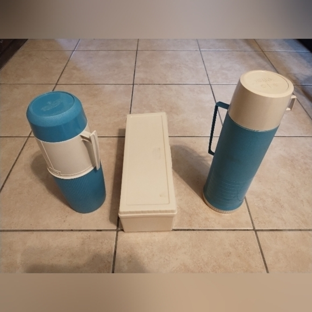 Vintage Thermos Picnic set with‎ carry case